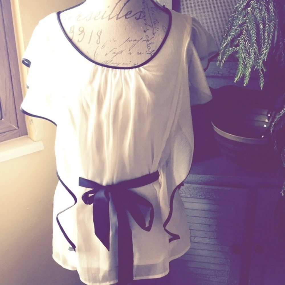 Iz Byer Top Junior Large B&W NWT